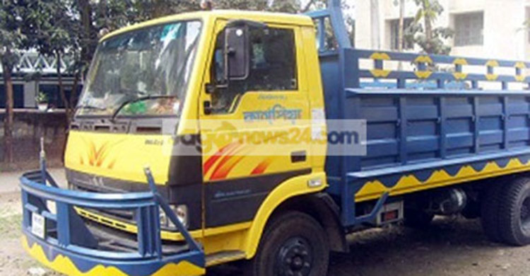 দিনাজপুরে ট্রাকসহ ২ কোটি টাকার কাপড় ছিনতাই