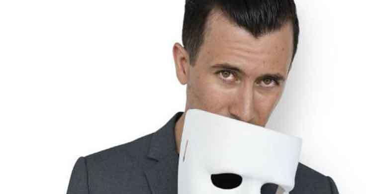 6 signs of an emotional manipulator