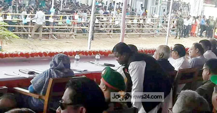 প্রধানমন্ত্রীর কাছে কক্সবাজার মেয়রের ৭ আবেদন