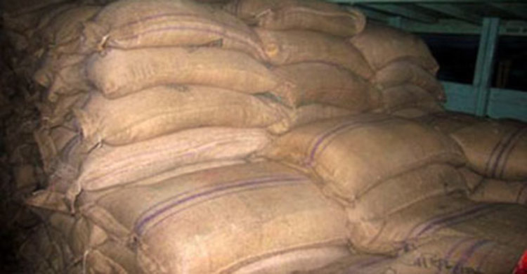 তালিকা বিলম্বে ফেরত গেছে দেড় হাজার মেট্রিক টন চাল