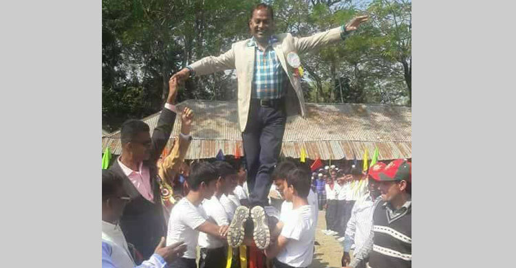 চাঁদপুরে শিক্ষার্থীদের পিঠ দিয়ে হেঁটে যাওয়া চেয়ারম্যানের জামিন