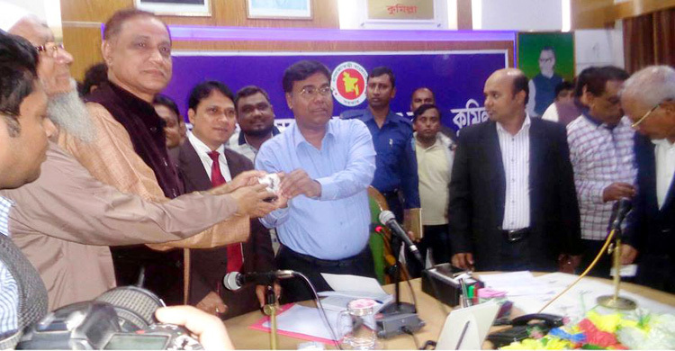 কুমিল্লায় ৬০ প্রার্থীর মাঝে প্রতীক বরাদ্দ