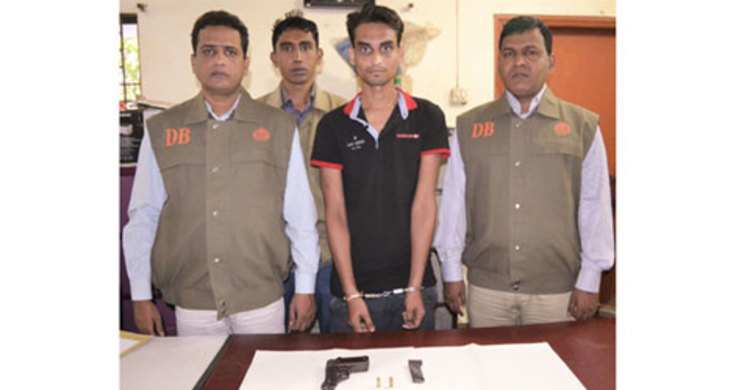 কুমিল্লায় অস্ত্রসহ সন্ত্রাসী ড্যানি গ্রেফতার