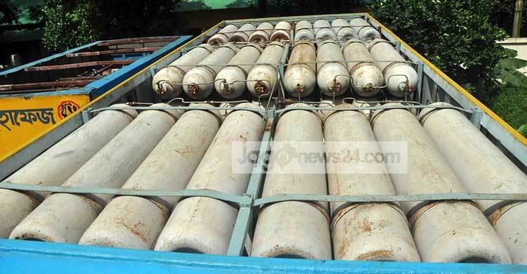 কুমিল্লায় সিএনজি স্টেশনে সাঁড়াশি অভিযান