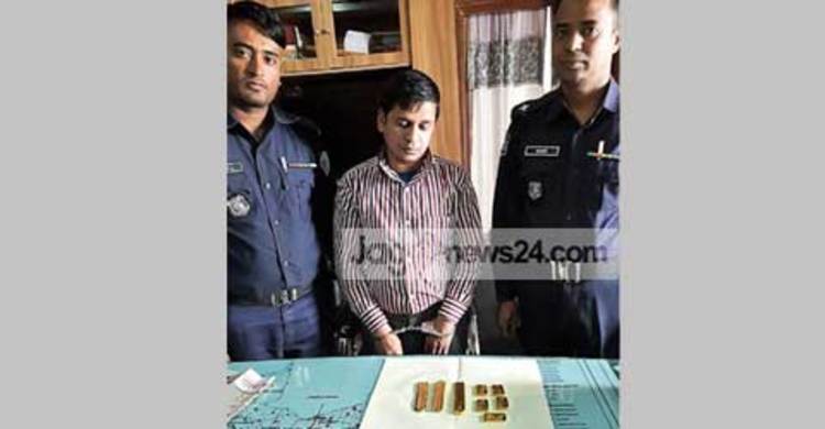 জুতার ভেতরে ১১৮ ভরি স্বর্ণ