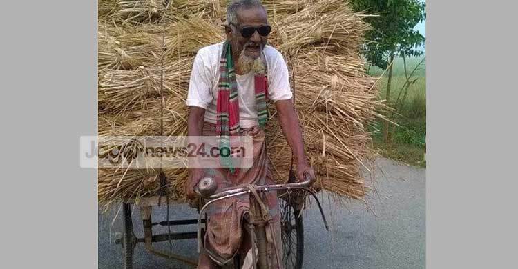 একদিন ভ্যান না চালালে চিন্তায় পড়েন শতবর্ষী কাচু মোহাম্মদ