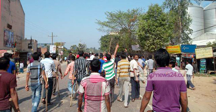 গাজীপুরে ডুয়েট শিক্ষার্থীদের সড়ক অবরোধ বিক্ষোভ