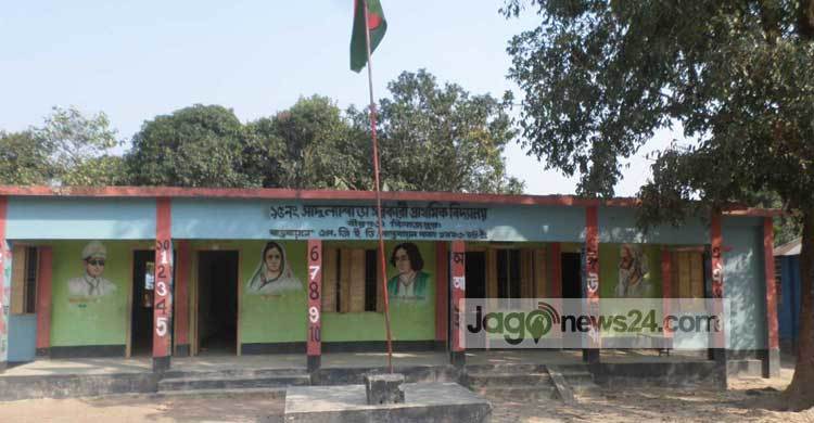 ম্যানেজিং কমিটি গঠন নিয়ে দ্বন্দ্ব :  শিক্ষার্থীশূন্য বিদ্যালয়