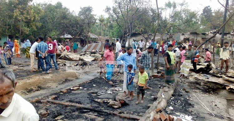 খানসামায় পুড়েছে ২৪ পরিবারের ৬৭টি ঘর