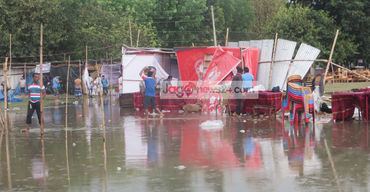 হাঁটু পানিতে বৈশাখী মেলা