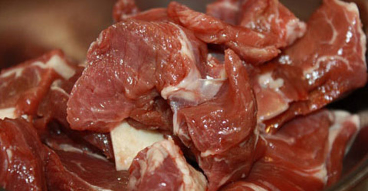 কাভার্ডভ্যান খুলে দেখা গেল সব মাংস উধাও