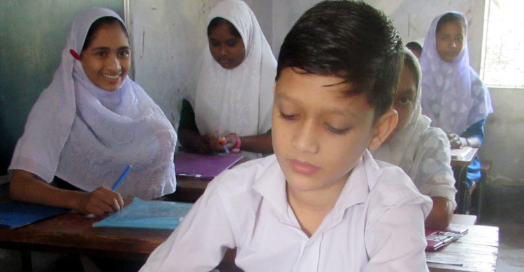 শরীয়তপুরে সমাপনী পরীক্ষায় অনুপস্থিত ১১৫০