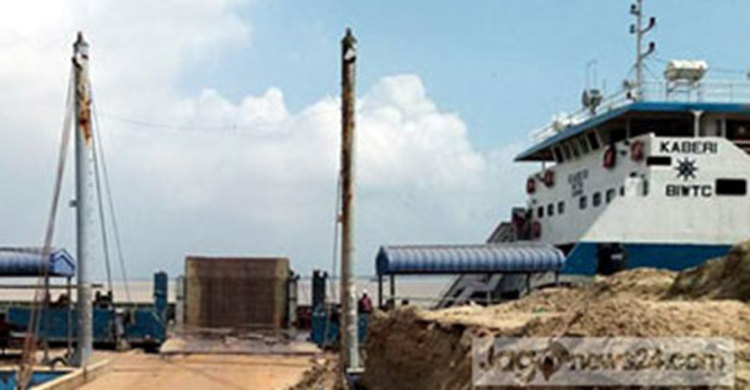 শিমুলিয়া-কাওড়াকান্দি নৌরুটে ফেরি চলাচল বন্ধ