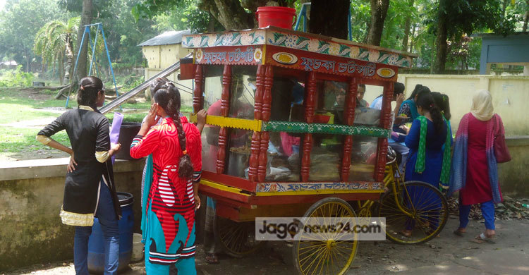 স্কুলগেটে অস্বাস্থ্যকর খাবার : নজরদারি নেই কর্তৃপক্ষের