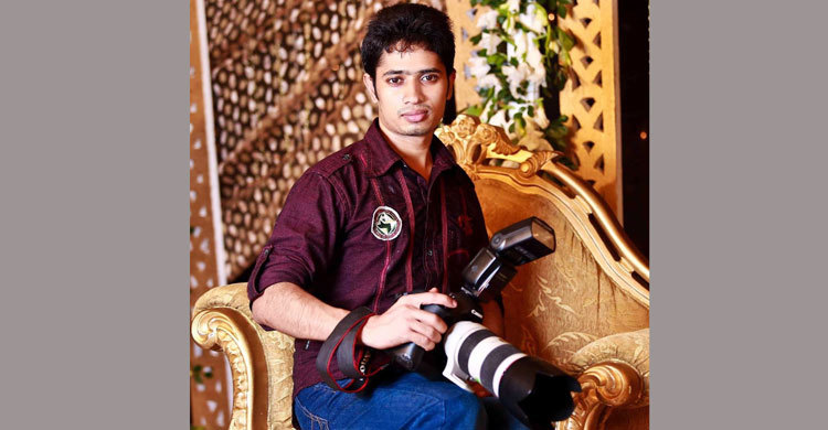 নিঃস্ব হয়ে পথে পথে ঘুরছেন ফটোগ্রাফার ফরিদ