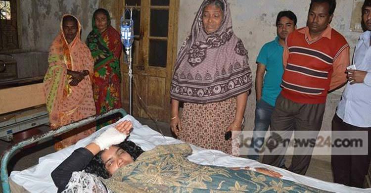 প্রেম প্রত্যাখ্যান করায় নার্সকে কুপিয়ে রক্তাক্ত