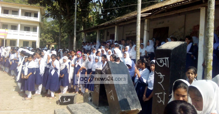 বিদ্যালয়ের শহীদ মিনার ভেঙে ফেলেছে দুর্বৃত্তরা