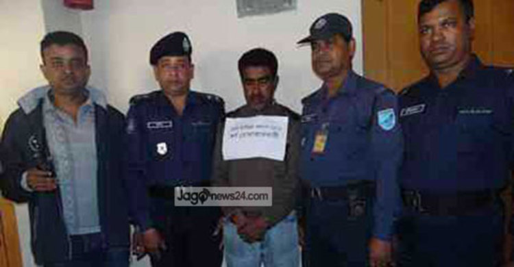 বাসযাত্রীর মোজার ভেতরে ৫৯ ভরি স্বর্ণ