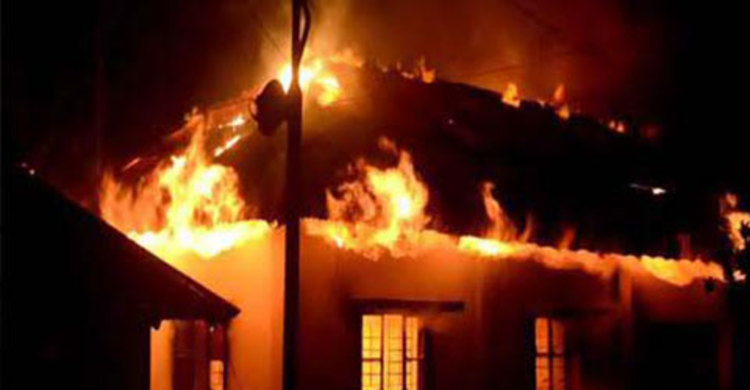 পাঁচবিবিতে ১০ পরিবারের ঘরবাড়ি ভস্মীভূত