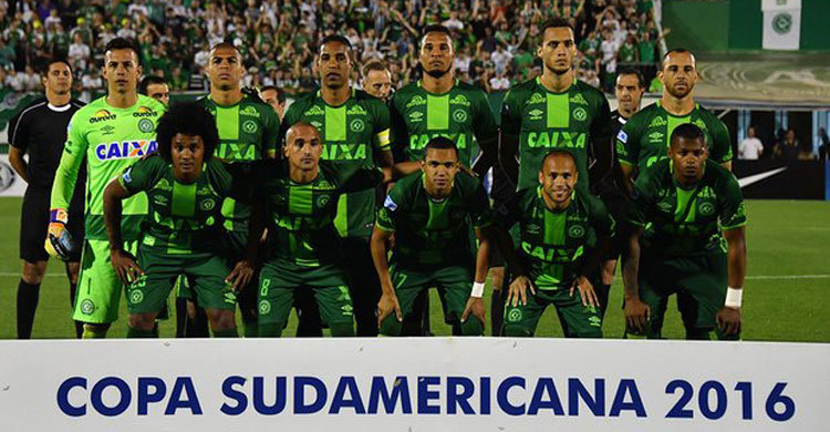 Plane carrying Brazilian footballers crashes
