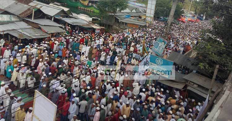 গাইবান্ধায় আঞ্চলিক ইজতেমায় জুমার নামাজে মুসল্লির ঢল