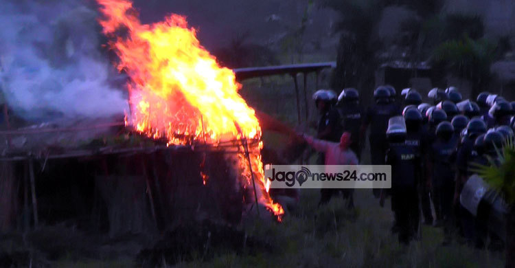 গাইবান্ধায় পুলিশের ওপর হামলা : ৩৫০ জনের বিরুদ্ধে মামলা