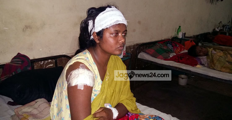 হাসপাতালের বিছানায় যন্ত্রণায় কাতরাচ্ছেন রোকসানা