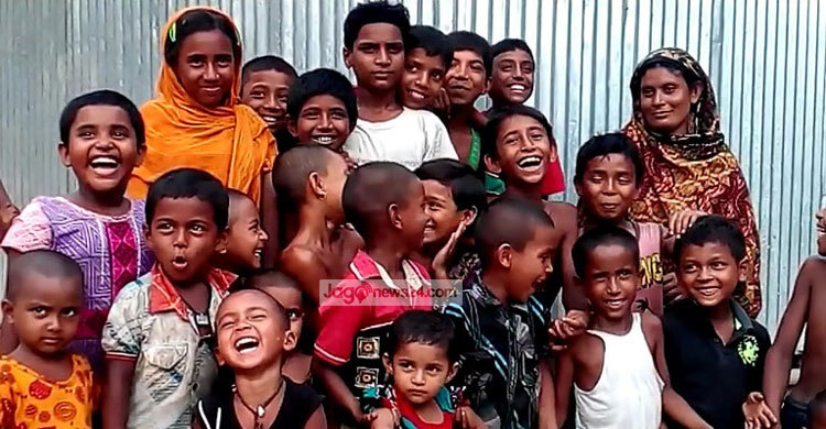 গাইবান্ধায় কর্মজীবী নারীদের চিন্তা দূর করেছে ডে-কেয়ার সেন্টার