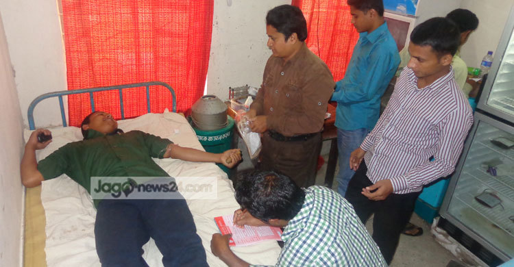 ২৬ বছর ধরে রক্ত দিচ্ছে ওরা