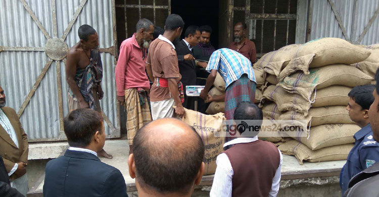 গাইবান্ধায় উদ্বোধনের পরপরই চাল ক্রয় বন্ধ