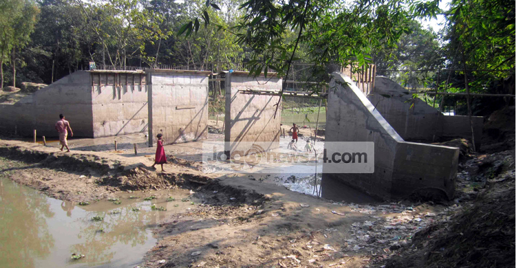 এমপি-পিআইও দ্বন্দ্বে সেতু নির্মাণ বন্ধ