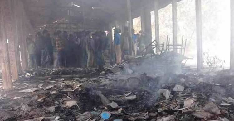 গাইবান্ধায় স্কুলে আগুন : সন্দেহভাজন আটক
