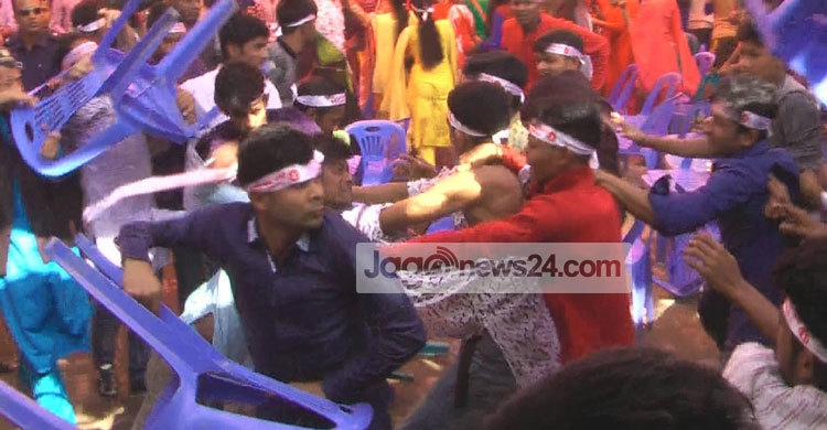 পটুয়াখালীতে ছাত্রলীগের অনুষ্ঠানে চেয়ার ছোড়াছুড়ি