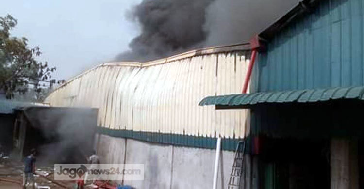 শ্রীপুরে ফোম কারখানায় আগুন