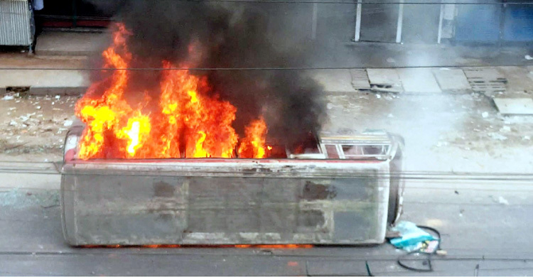 গাজীপুরে বাসে আগুন যানবাহন ভাঙচুর