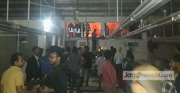 গাজীপুরে পোশাক কারখানার গোডাউনে অাগুন