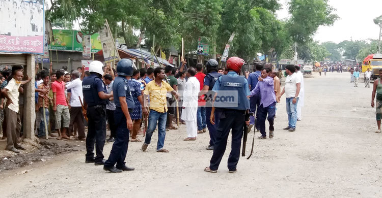 মাদক ব্যবসা নিয়ে দুই গ্রামবাসীর সংঘর্ষ : পুলিশসহ আহত ৫