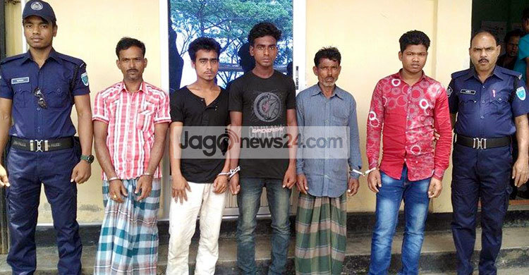 শায়েস্তাগঞ্জে ডাকাতি মামলার আসামিসহ গ্রেফতার ৫