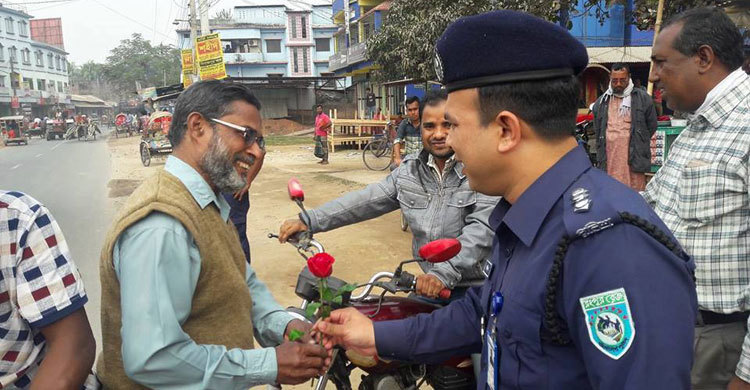বিরামপুরে পুলিশের লাল গোলাপ অভিযান