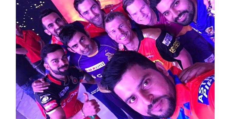 IPL 2017: Virat Kohli clicks selfie with opposition captains