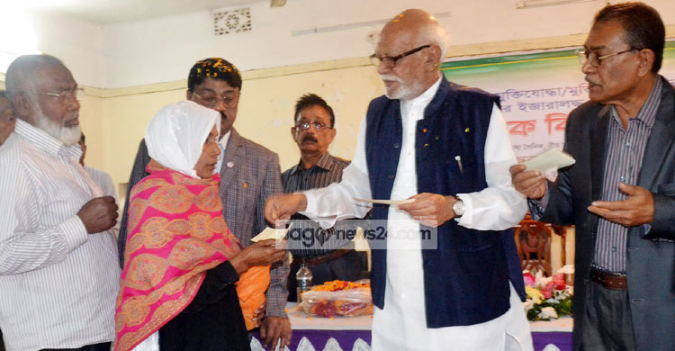 মুক্তিযোদ্ধারা গণতন্ত্র বিরোধী শত্রুদের চ্যালা হতে পারে না