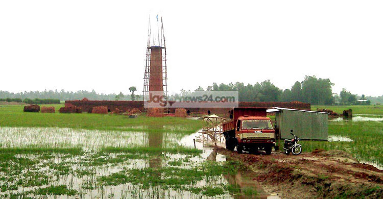 সিরাজগঞ্জের এক উপজেলায় ৩৩ ইটভাটা