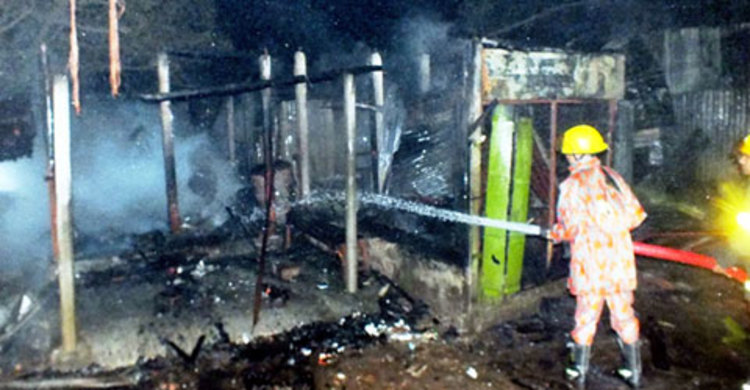 ঈশ্বরদীতে ৫ দোকান ভস্মীভূত