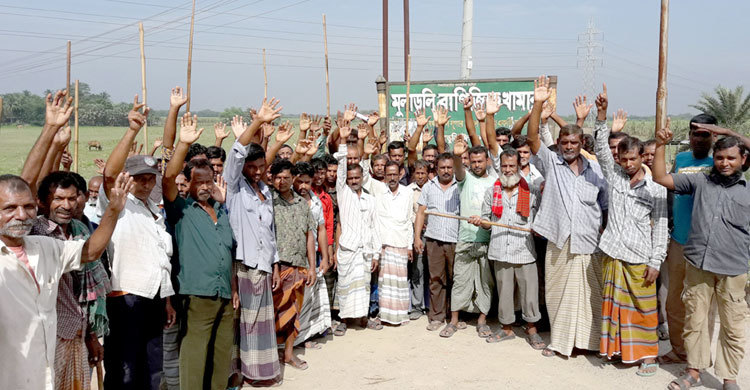 ঈশ্বরদীতে আখ খামারের শ্রমিকদের বিক্ষোভ