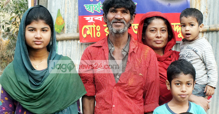 ভর্তি হতে পারছে না মীম