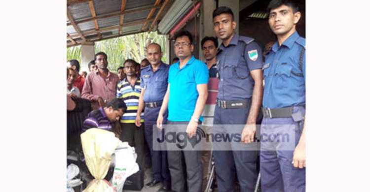 চাল বিতরণে অনিয়ম করায় আ.লীগ নেতার জরিমানা 