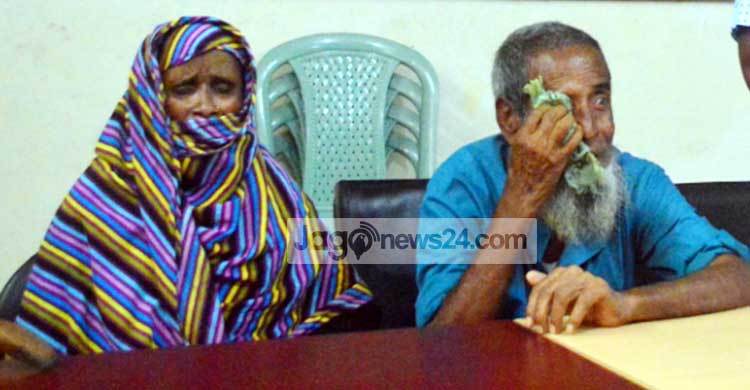 অঝোরে কাঁদলেন বাবা-মা