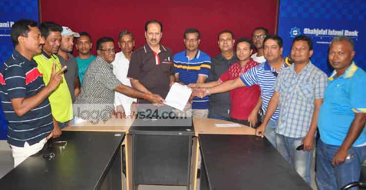 যশোর প্রেসক্লাবে নতুন সদস্যপদ প্রদানের দাবিতে স্মারকলিপি