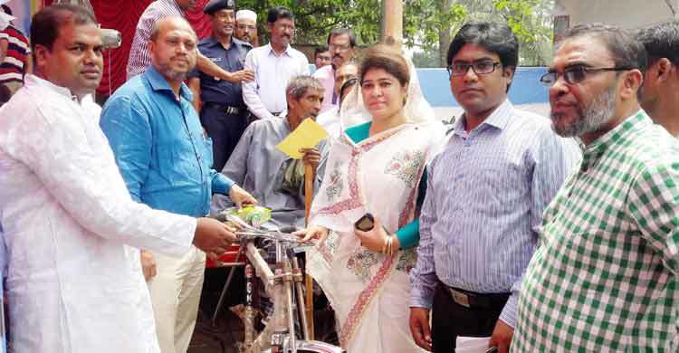 ১৭৮ জন পেলেন স্বাবলম্বী সহায়ক উপকরণ