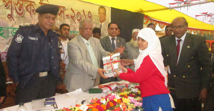 এ বছর ৩৫ কোটি বই বিতরণ হচ্ছে : শিল্পমন্ত্রী